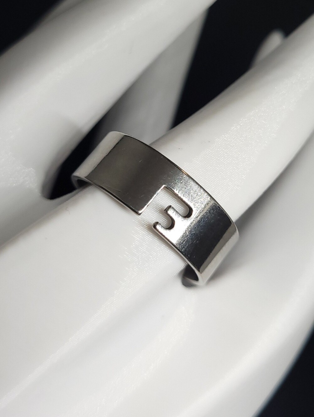 $1 | 11 | "F" Cutout Wide Band Ring